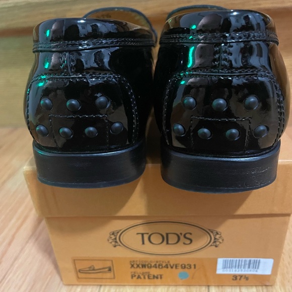 Authentic Tod’s women’s black enamel shoes. - Picture 3 of 5